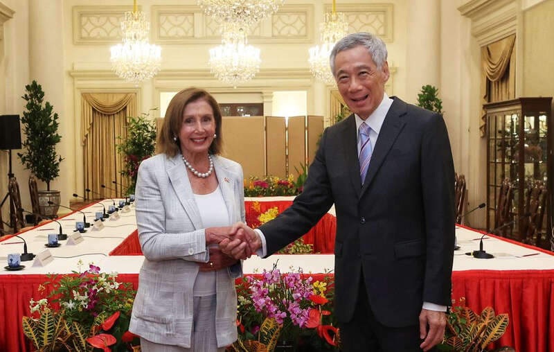 佩洛西会见新加坡总统哈莉玛和总理李显龙