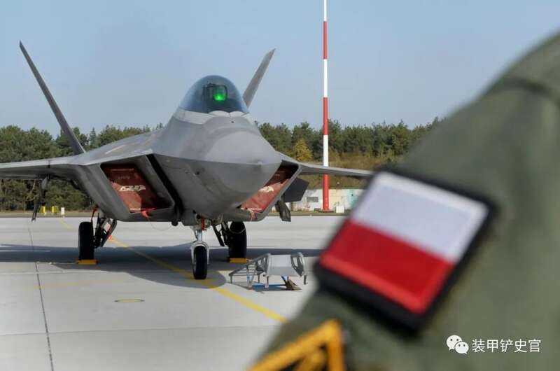 F-22飞临波兰剑指俄乌战场
