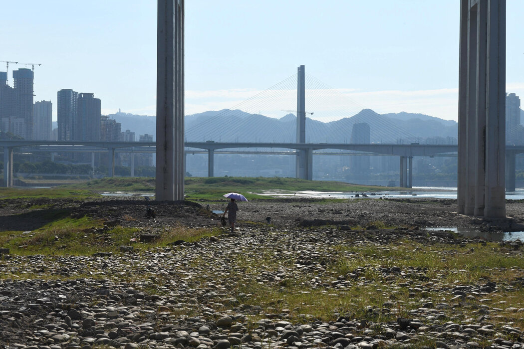 中国经历60年来最严峻高温天气，多地限电停工
