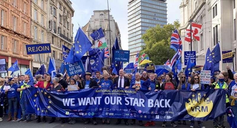 英国人又游行了当初喊着要脱欧现在又想回去