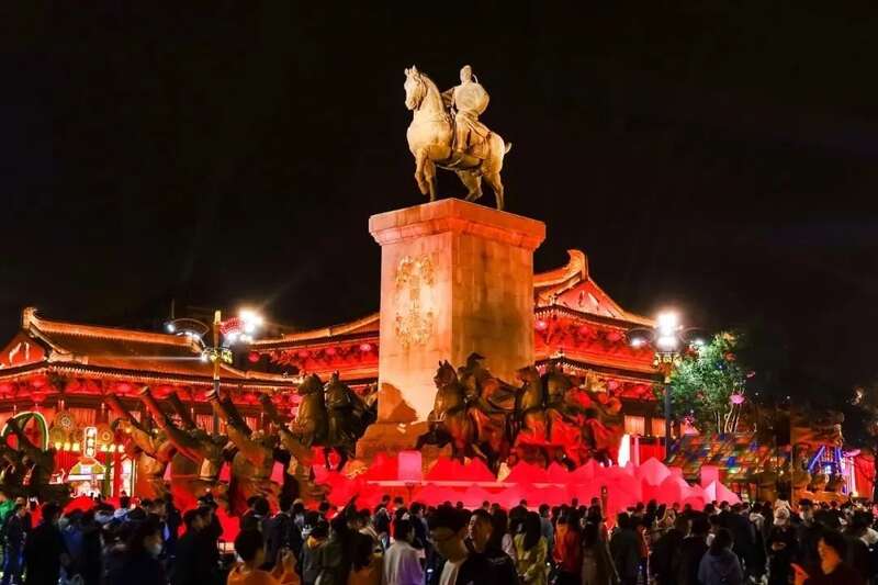 西安登顶“景区人气前十”的城市榜首，成为开年最火的打卡地
