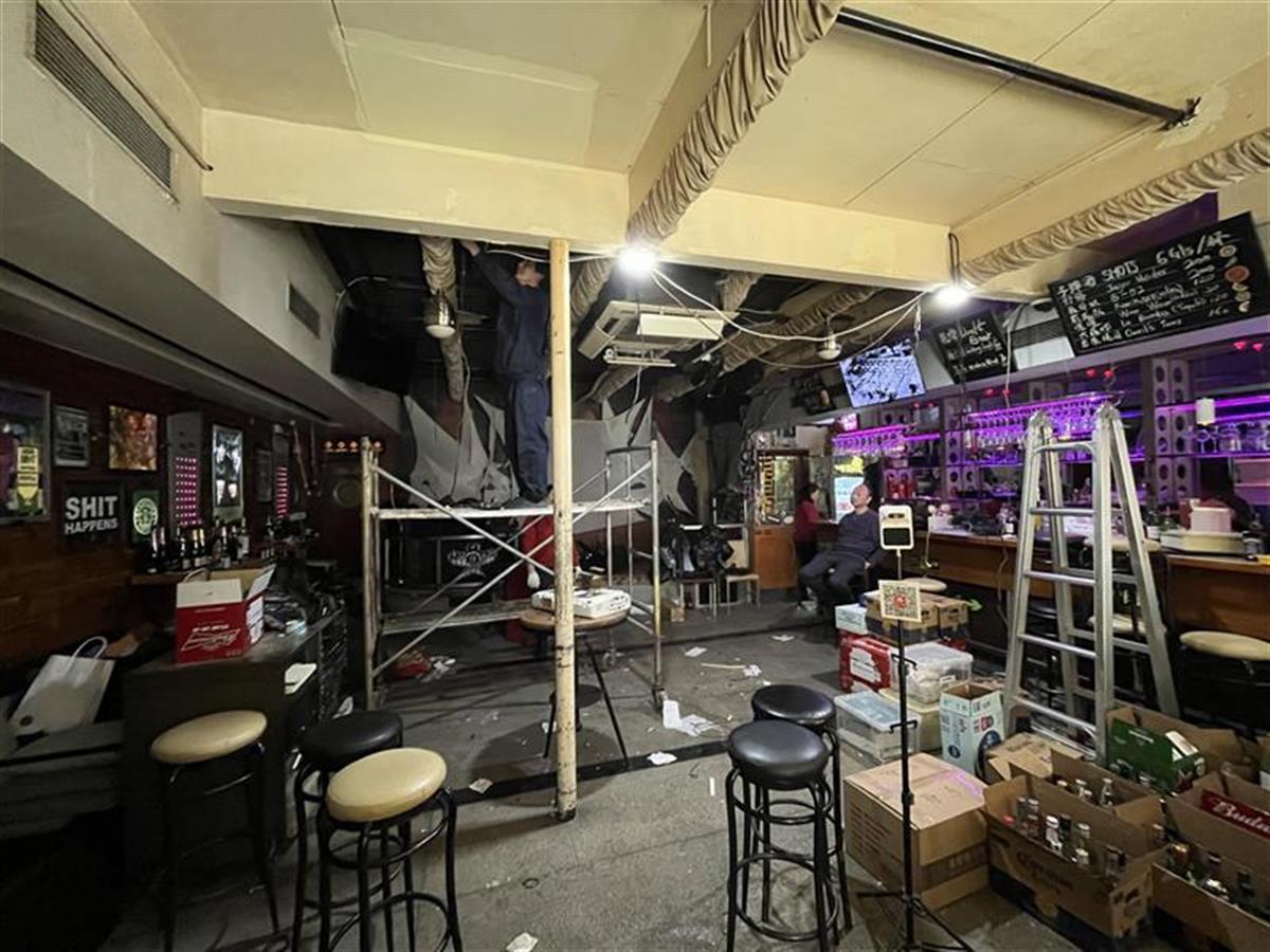酒吧正在拆除装修