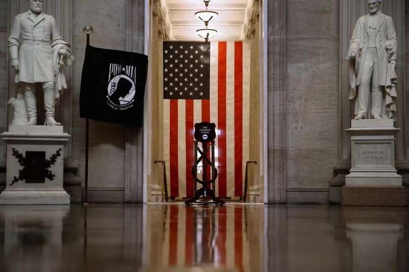 2003年美政府停摆期间空荡荡的国会大厦圆形大厅
