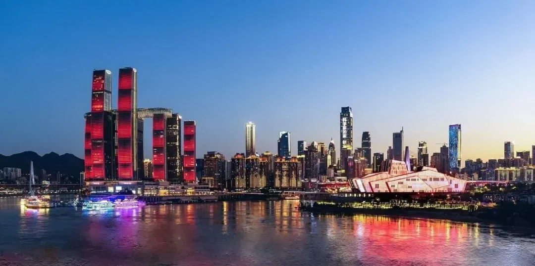 重庆是一座著名的山地城市、知名的网红，和很多光鲜亮丽但千篇一律的城市相比，重庆地形魔幻，自带江湖气息 ...