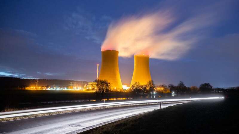 扎波罗热核电站是欧洲最大的核电站，启动于1977年，位于乌克兰东南部，目前这个核电站由俄方负责运营 ...