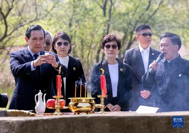 马英九回大陆祭祖