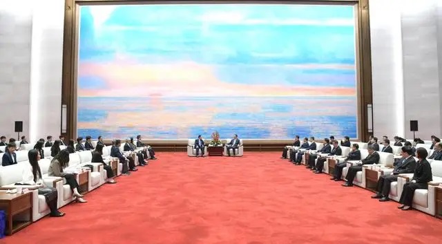 陈吉宁会见中国国民党前主席马英九