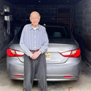 美国新泽西州小瀑布市109岁老人文森特·德兰斯菲尔德（Vincent Dransfield）仍然能够每天开车去购物 ...