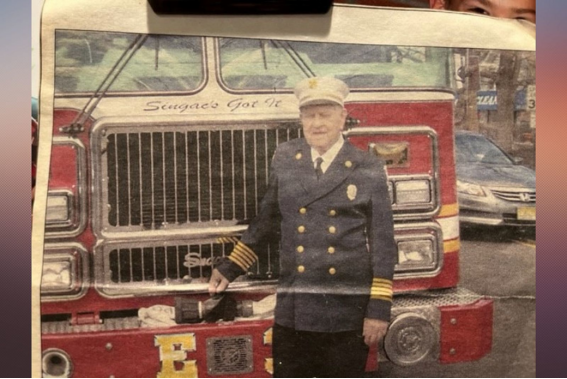 德兰斯菲尔德在当地志愿消防队工作了80多年，当被问及是什么给他带来快乐并支撑着他生活时，他很快回答：“ ...