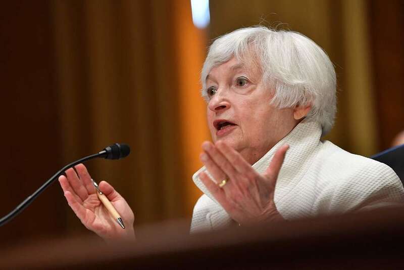 美国财政部长耶伦警告称，如果国会不能提高联邦政府的债务上限，以及由此产生的违约，将引发一场经济灾难， ...