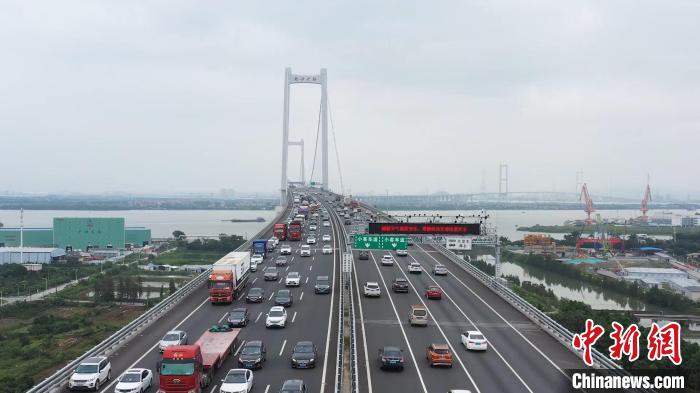 “五一”首日达912万车次广东高速公路车流创历史新高