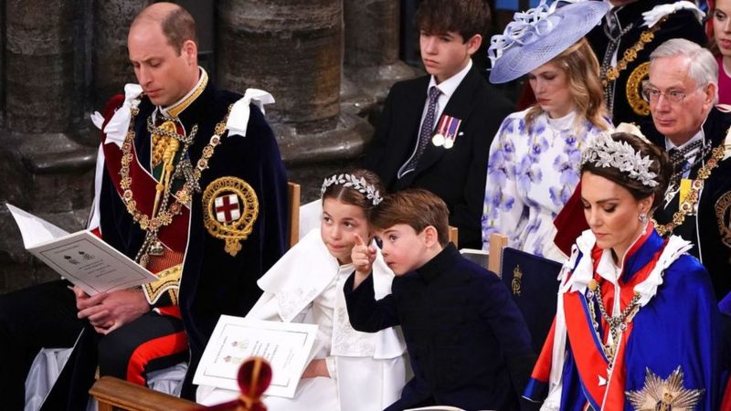 威廉王子夫妇和他们的另外两个孩子夏洛特公主和路易王子