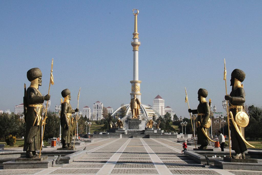 土库曼斯坦首都阿什哈巴德的独立柱