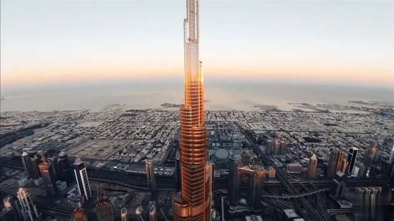 建成于2010年，高828米、163层的迪拜哈利法塔