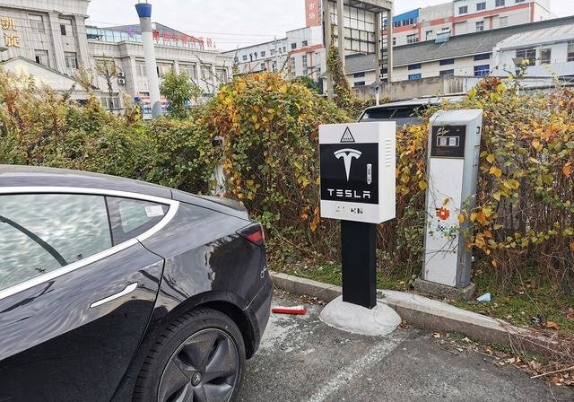 Rivian宣布将使特斯拉式充电口成为车辆标配