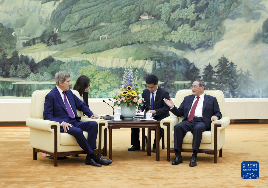 国务院总理李强在北京人民大会堂会见美国总统气候问题特使克里