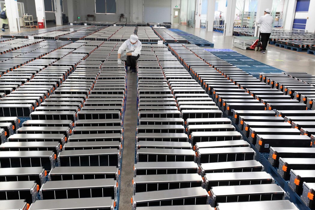中国江苏省南京市一家工厂内的汽车电池。 AGENCE FRANCE-PRESSE — GETTY IMAGES