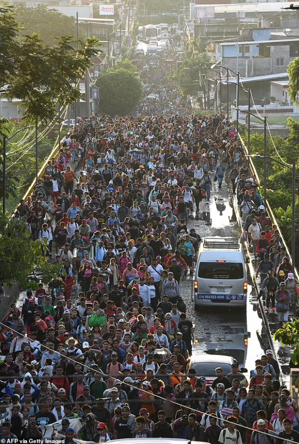 60万人入境美国扛不住了规模最大的一次来了