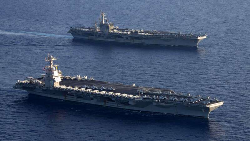 美军公布“艾森豪威尔”号航母与“福特”号航母在地中海东部的同框照