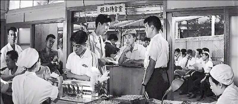 日本电影《張込み》中 20 世纪 50 年代的「血站」镜头