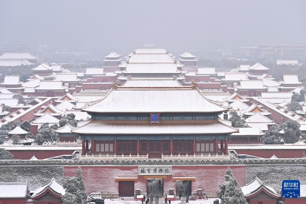 从景山上拍摄的雪中故宫