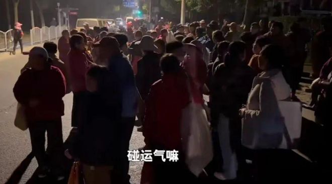 上海“最早醒来的那批人” 治愈多少人