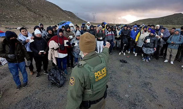 新措施还将要求移民在美国边境寻求庇护时提供更多证据