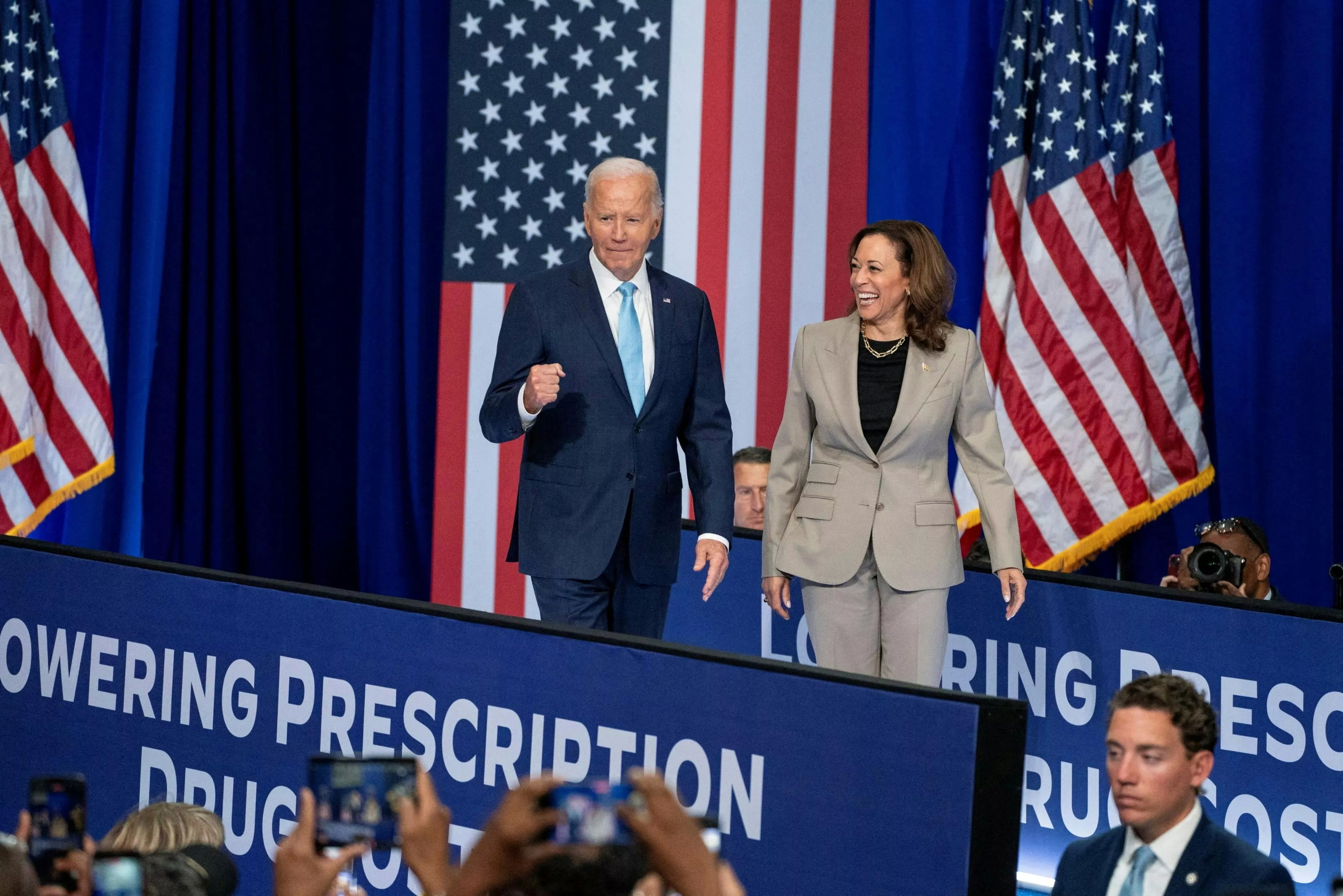 副总统贺锦丽（Kamala Harris，又译哈里斯）接棒总统拜登竞选